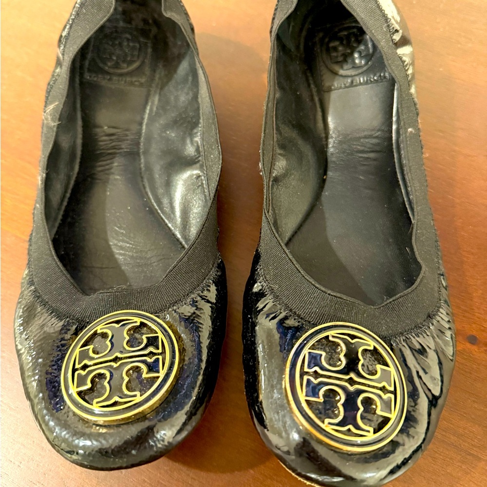 Tory Burch elasticized patent leather ballet flat - EUC - size 9.5